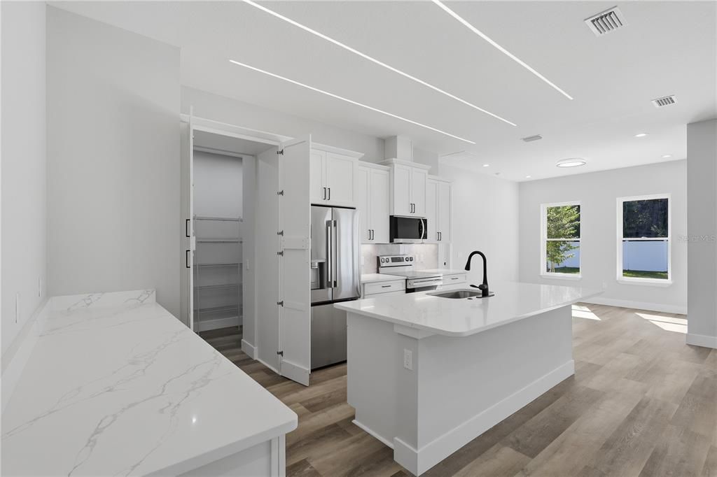 На продажу: $459,900 (3 спален, 3 ванн, 1804 Квадратных фут)