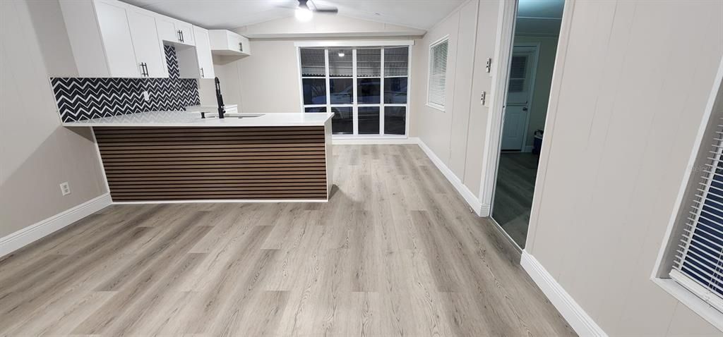 For Sale: $169,900 (2 beds, 1 baths, 940 Square Feet)