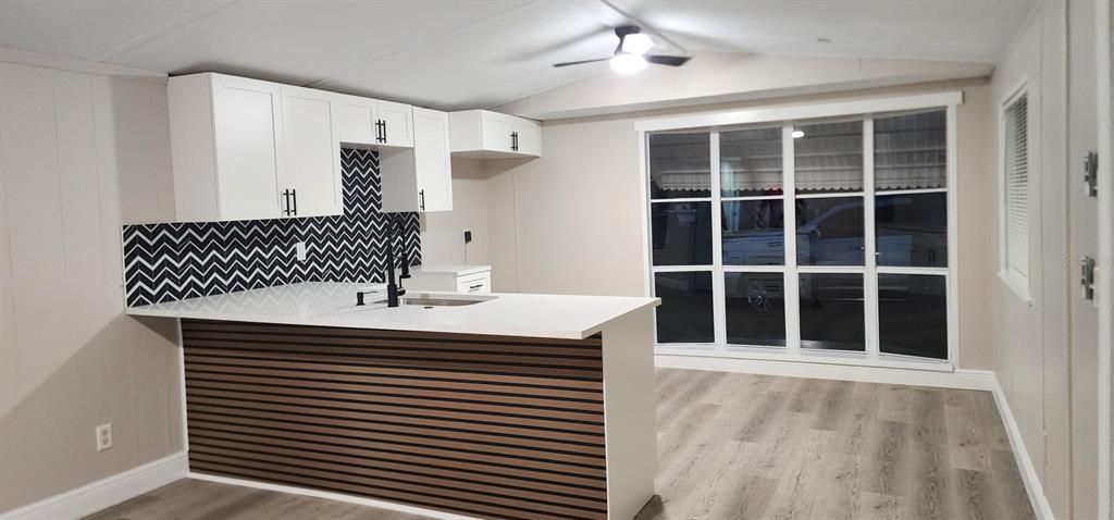 For Sale: $169,900 (2 beds, 1 baths, 940 Square Feet)