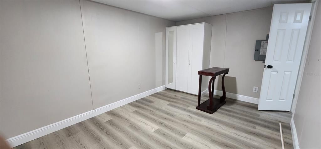 For Sale: $169,900 (2 beds, 1 baths, 940 Square Feet)