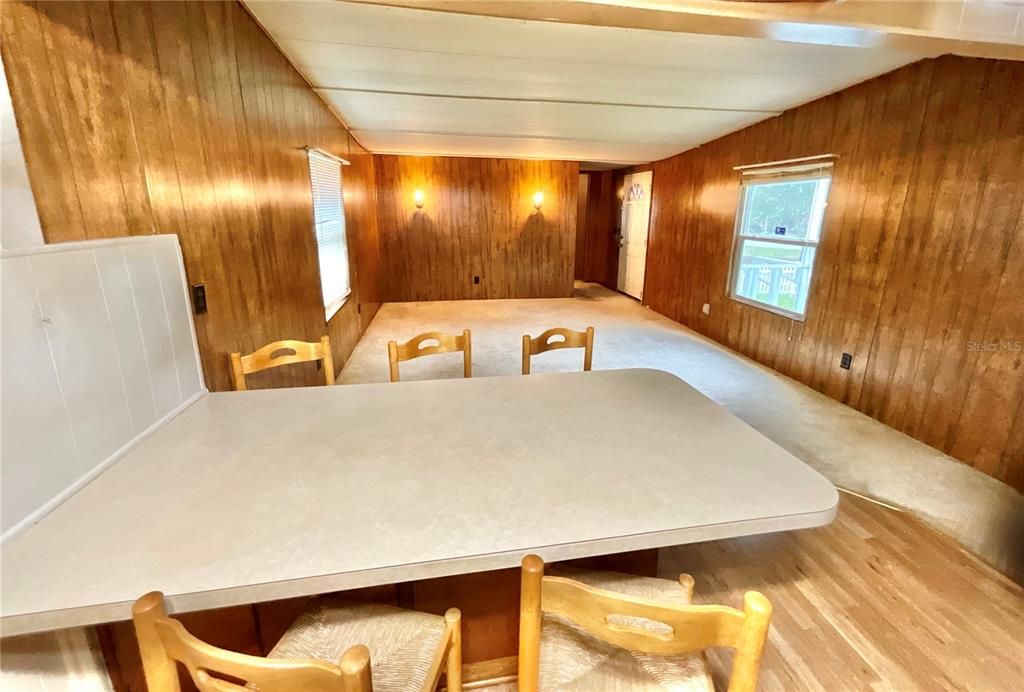 На продажу: $164,900 (2 спален, 2 ванн, 910 Квадратных фут)