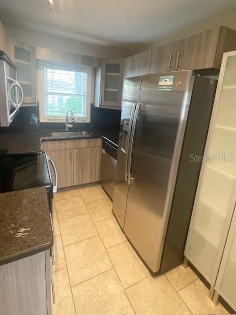 В аренду: $1,975 (2 спален, 1 ванн, 840 Квадратных фут)