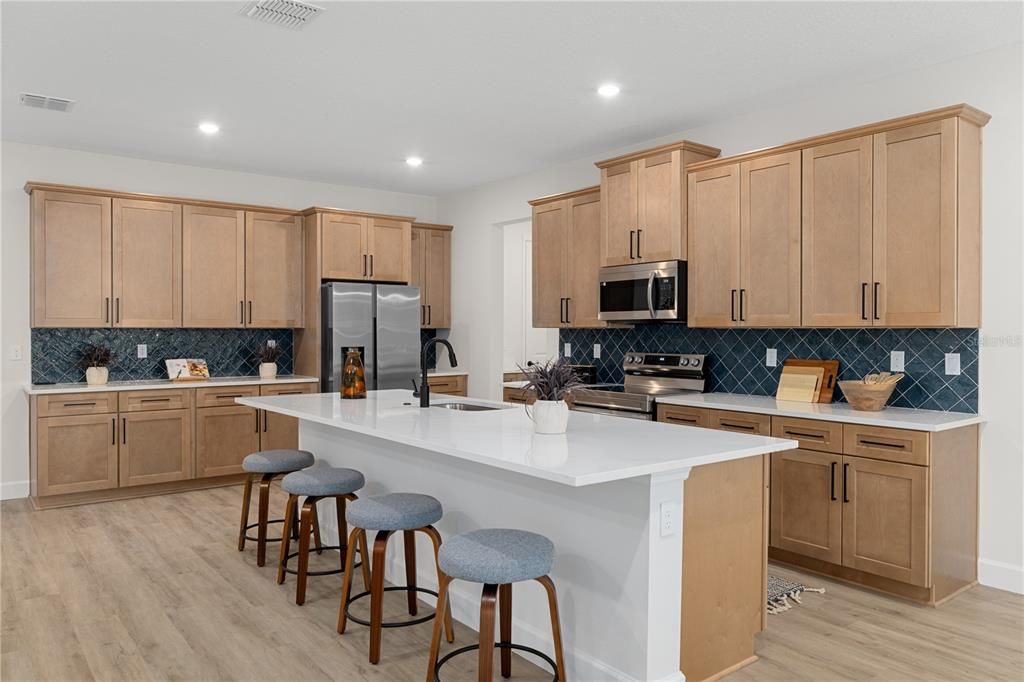 Activo con contrato: $420,000 (4 camas, 3 baños, 2479 Pies cuadrados)