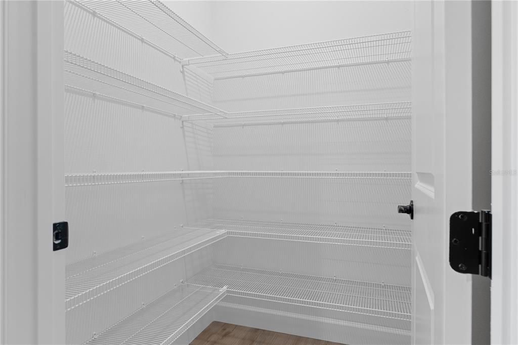 Activo con contrato: $420,000 (4 camas, 3 baños, 2479 Pies cuadrados)