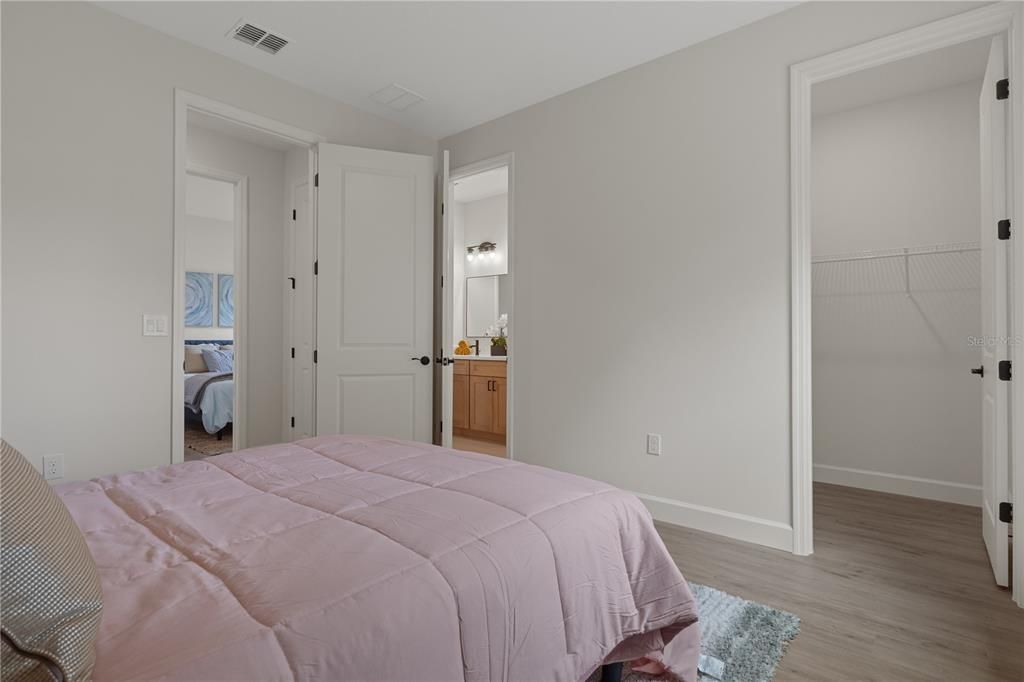 Activo con contrato: $420,000 (4 camas, 3 baños, 2479 Pies cuadrados)