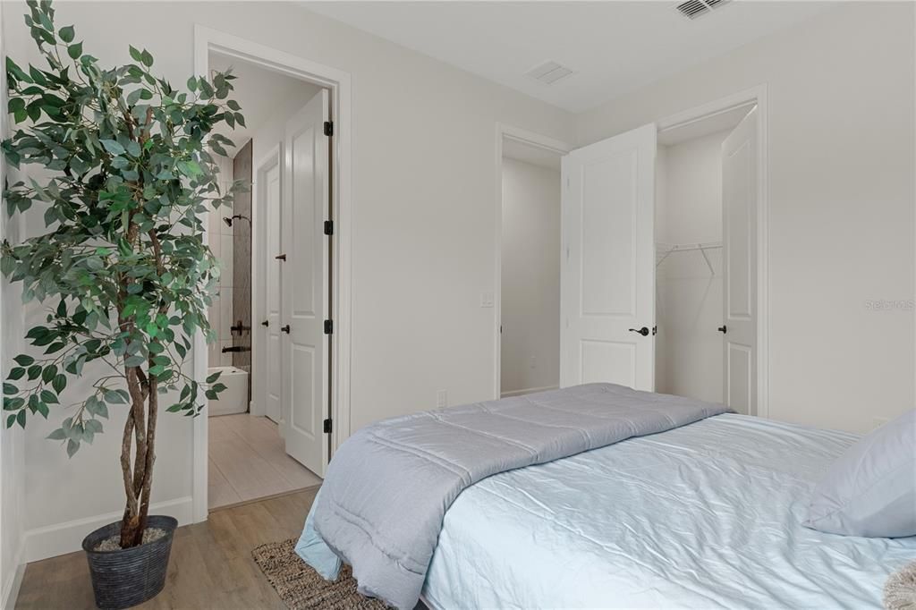 Activo con contrato: $420,000 (4 camas, 3 baños, 2479 Pies cuadrados)