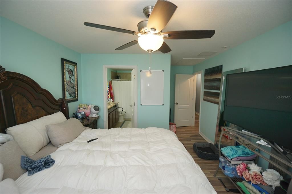For Rent: $2,300 (2 beds, 2 baths, 1140 Square Feet)