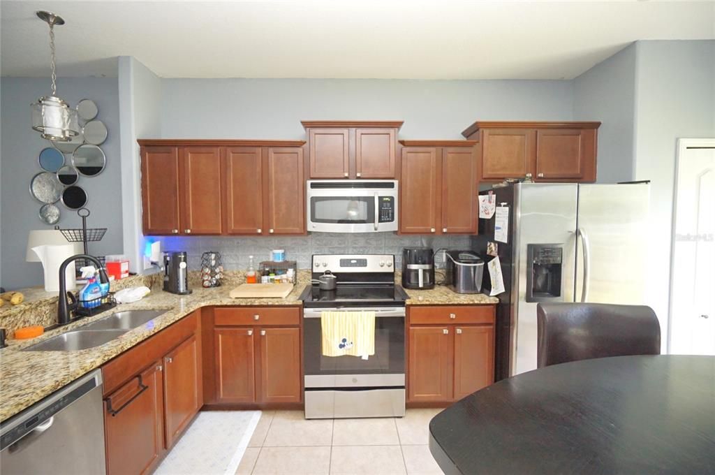 For Rent: $2,300 (2 beds, 2 baths, 1140 Square Feet)
