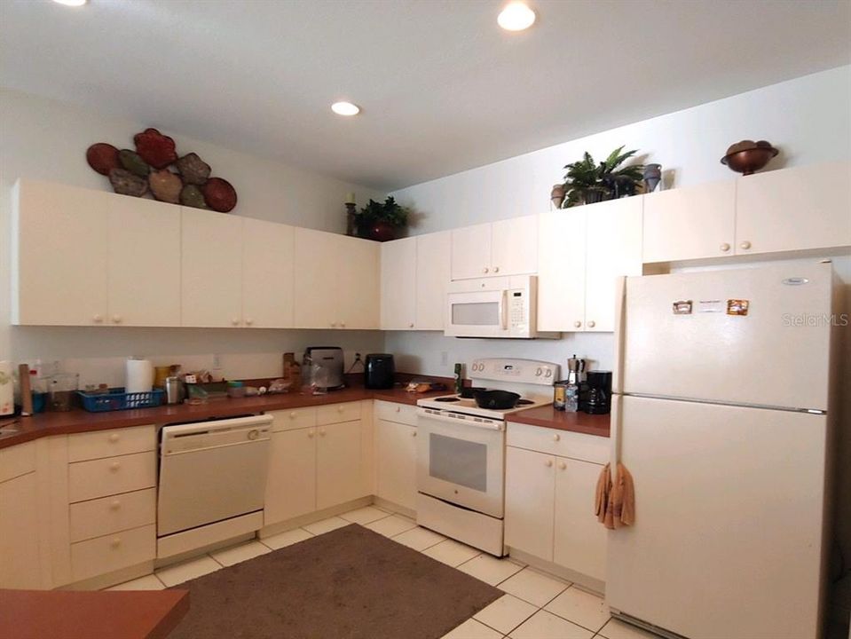В аренду: $2,395 (3 спален, 2 ванн, 1357 Квадратных фут)