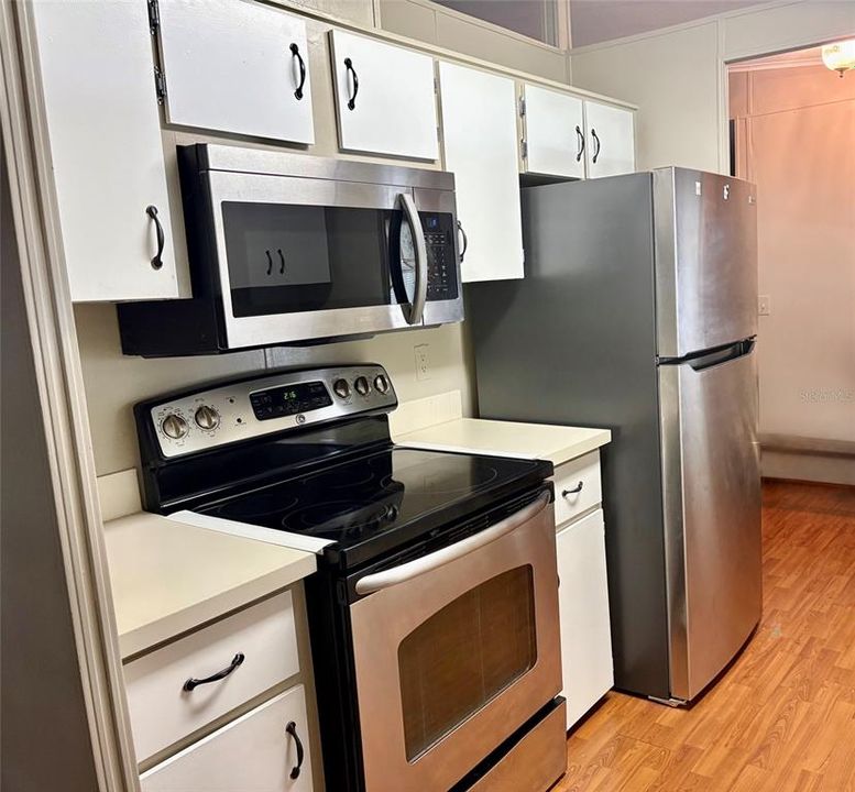 На продажу: $136,900 (2 спален, 2 ванн, 1104 Квадратных фут)