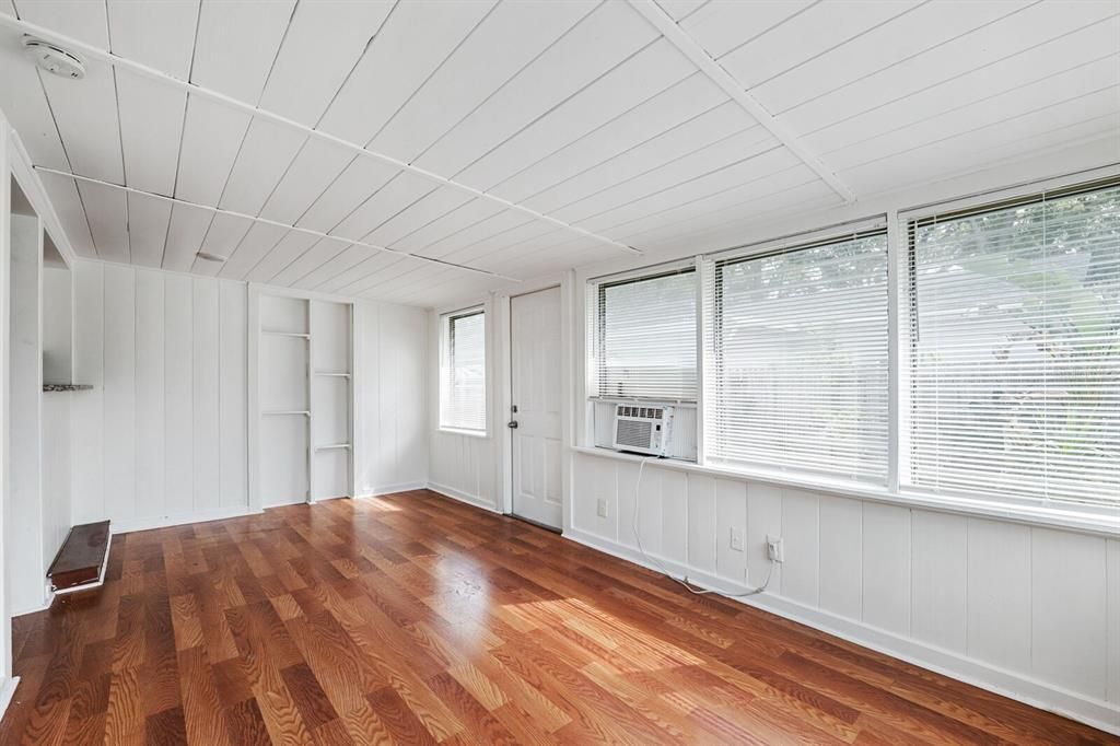 For Sale: $310,000 (0 beds, 0 baths, 1156 Square Feet)