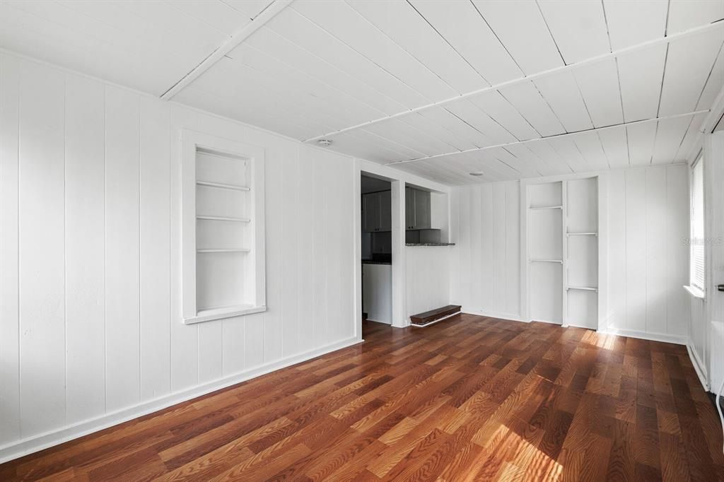 For Sale: $310,000 (0 beds, 0 baths, 1156 Square Feet)