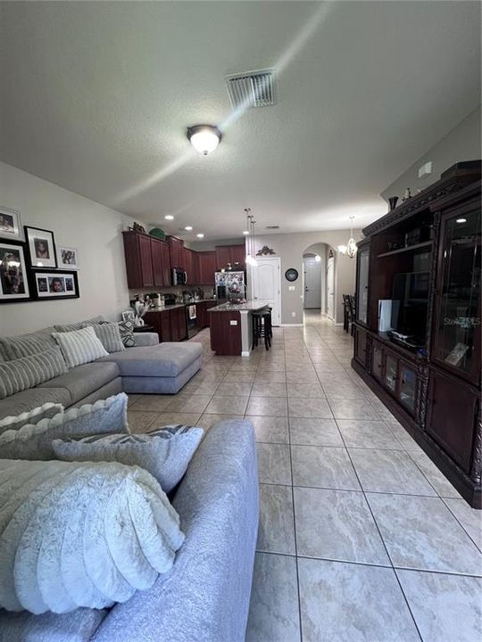 For Rent: $2,250 (3 beds, 2 baths, 1688 Square Feet)