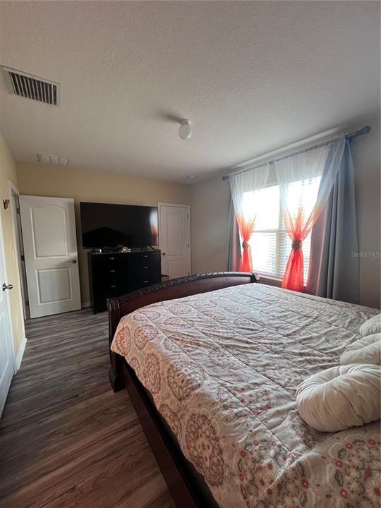 For Rent: $2,250 (3 beds, 2 baths, 1688 Square Feet)