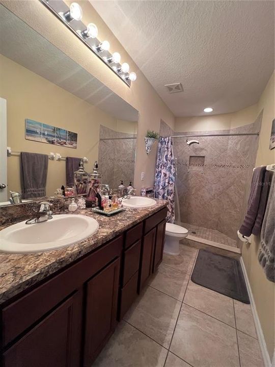 For Rent: $2,250 (3 beds, 2 baths, 1688 Square Feet)