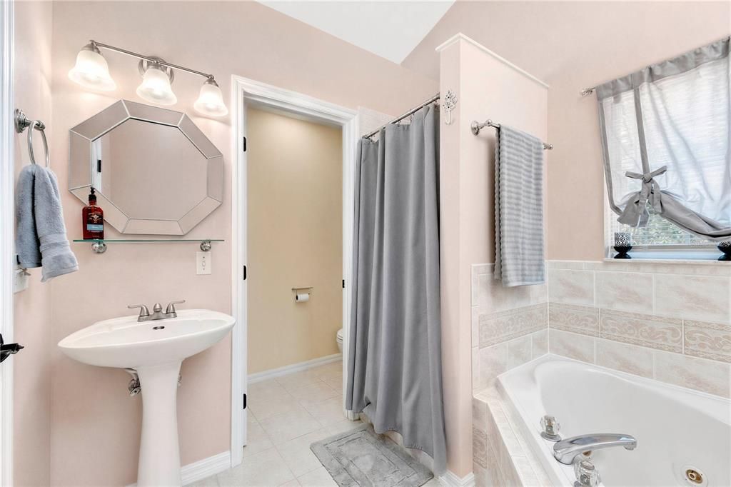 En Venta: $545,000 (3 camas, 2 baños, 1980 Pies cuadrados)