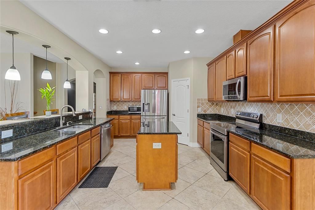 En Venta: $650,000 (5 camas, 3 baños, 3465 Pies cuadrados)