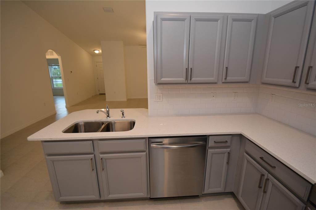 En Venta: $485,000 (6 camas, 0 baños, 2422 Pies cuadrados)