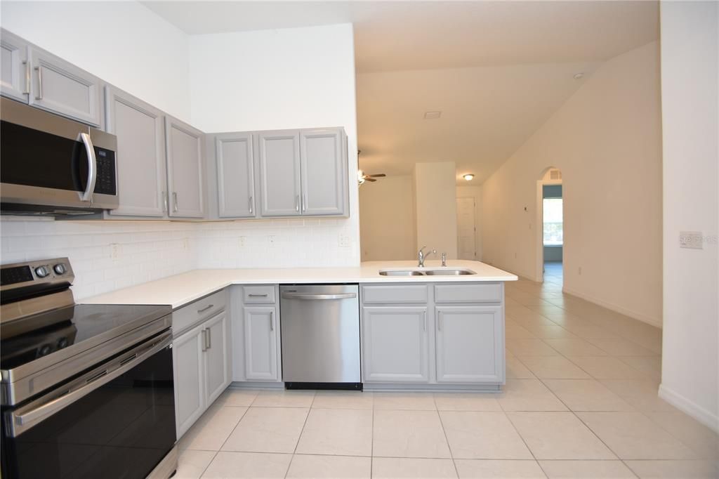 En Venta: $485,000 (6 camas, 0 baños, 2422 Pies cuadrados)