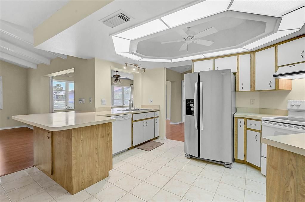 На продажу: $324,500 (3 спален, 2 ванн, 1850 Квадратных фут)