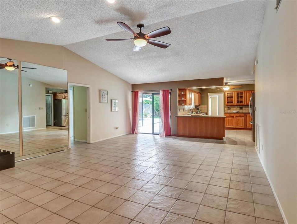 For Sale: $555,000 (4 beds, 2 baths, 1904 Square Feet)
