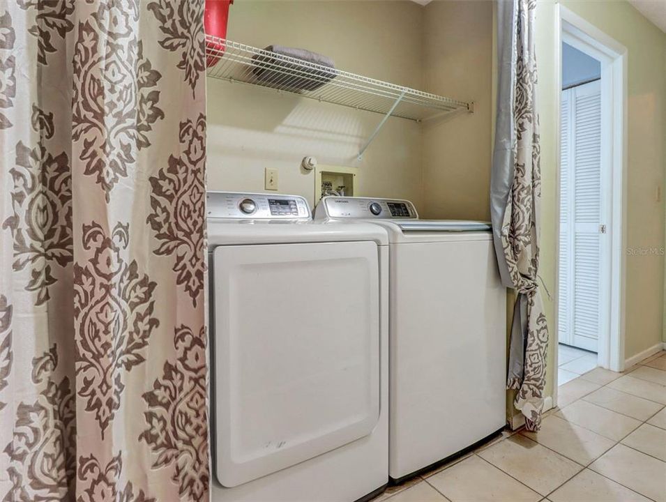 For Sale: $555,000 (4 beds, 2 baths, 1904 Square Feet)