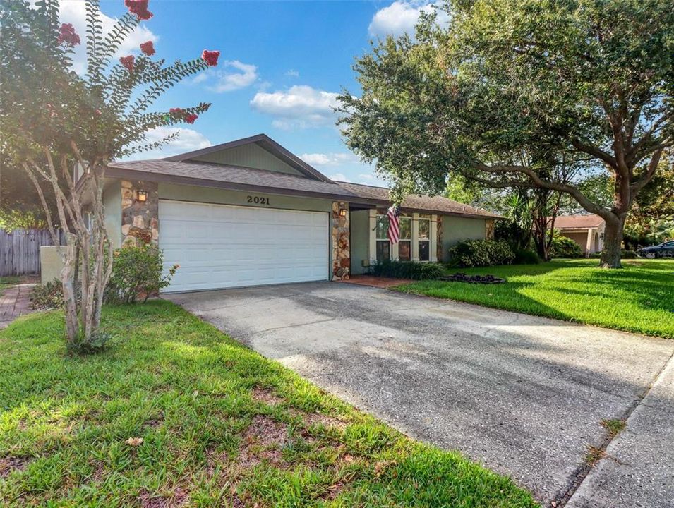 For Sale: $555,000 (4 beds, 2 baths, 1904 Square Feet)