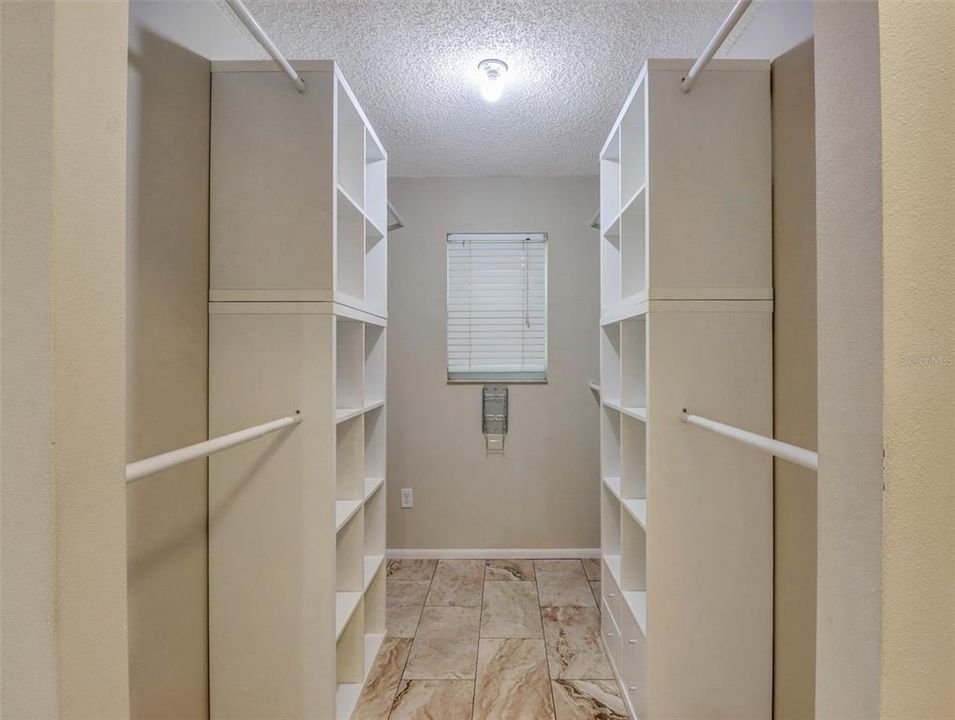 For Sale: $555,000 (4 beds, 2 baths, 1904 Square Feet)
