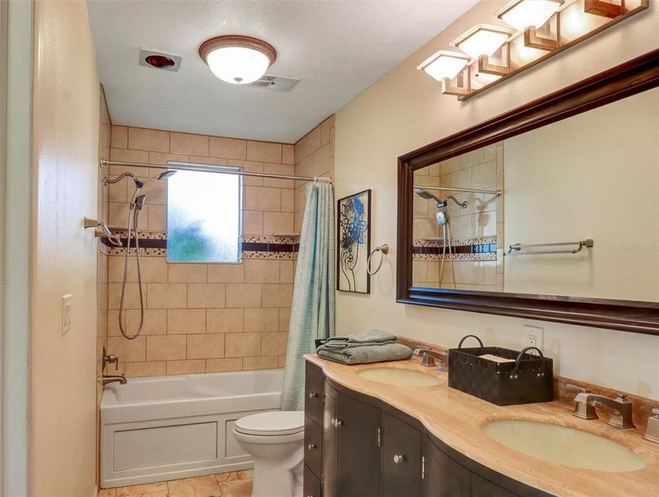 For Sale: $555,000 (4 beds, 2 baths, 1904 Square Feet)