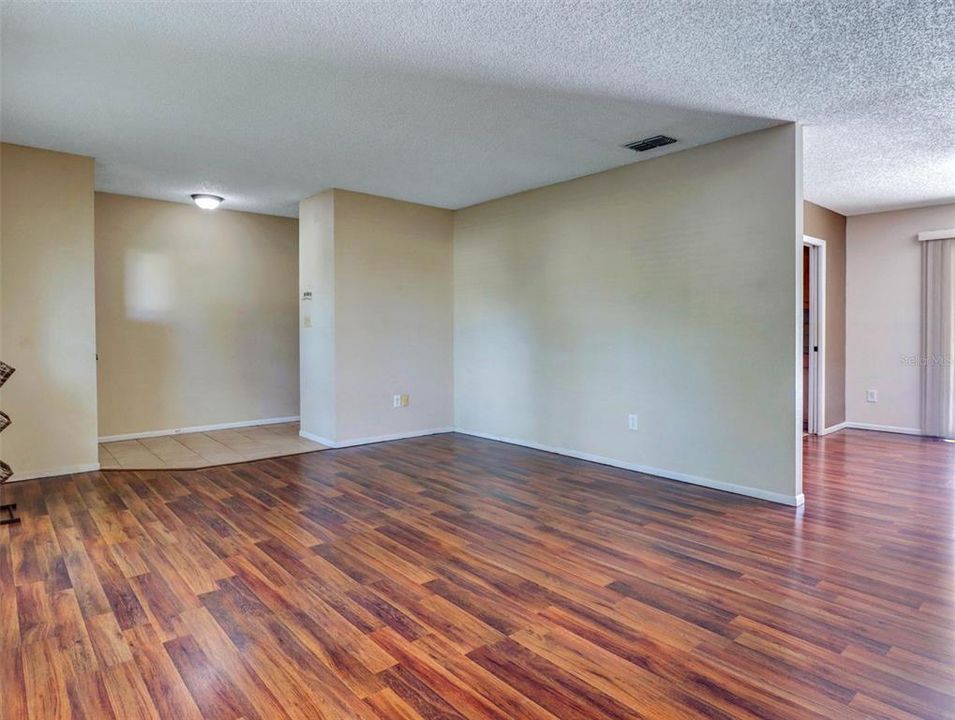 For Sale: $555,000 (4 beds, 2 baths, 1904 Square Feet)