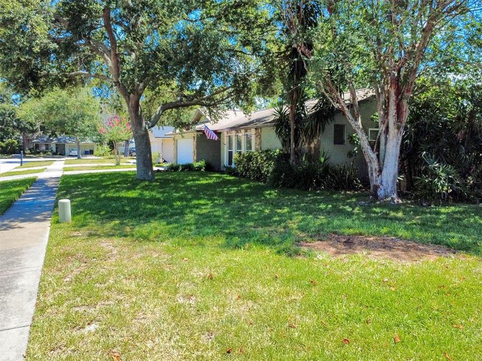 For Sale: $555,000 (4 beds, 2 baths, 1904 Square Feet)