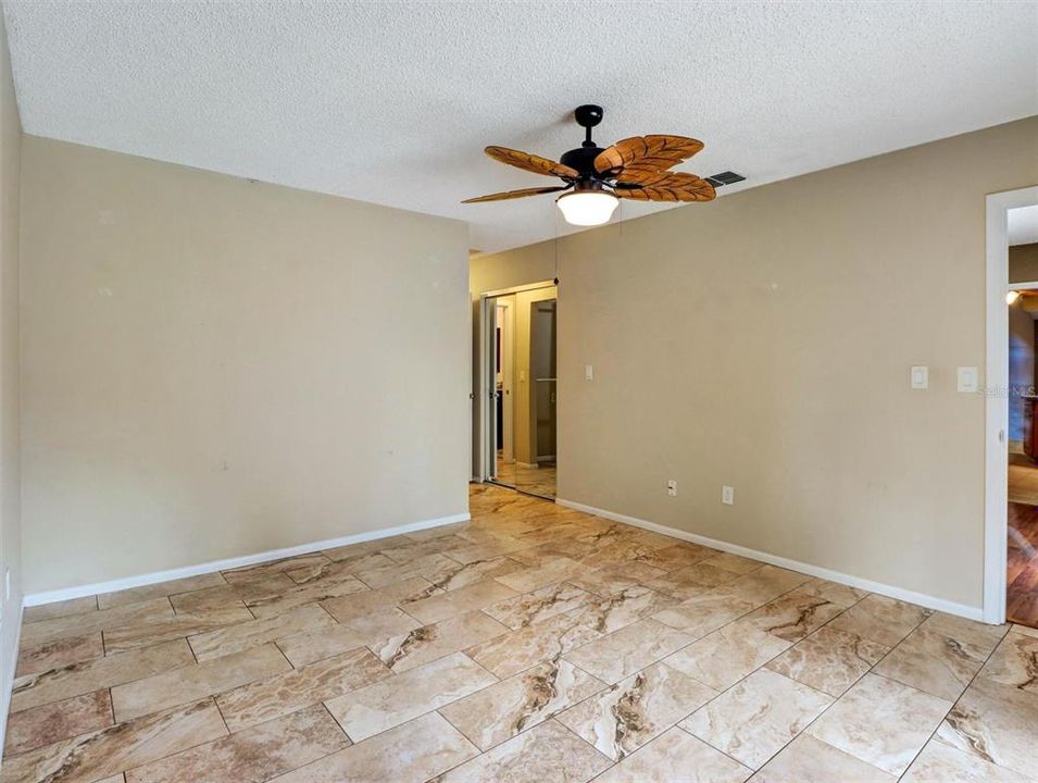 For Sale: $555,000 (4 beds, 2 baths, 1904 Square Feet)