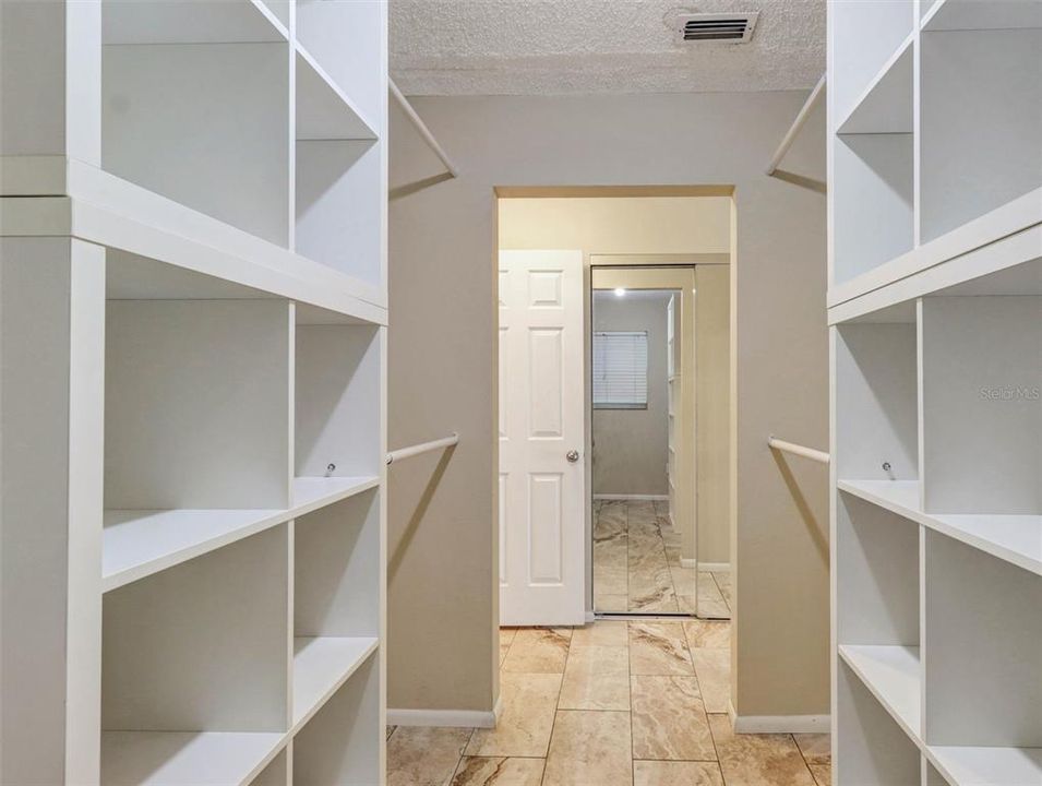 For Sale: $555,000 (4 beds, 2 baths, 1904 Square Feet)