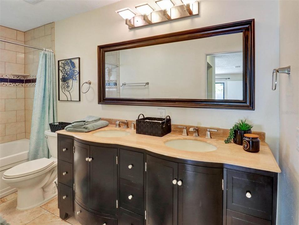 For Sale: $555,000 (4 beds, 2 baths, 1904 Square Feet)