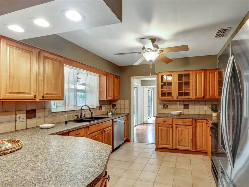 For Sale: $555,000 (4 beds, 2 baths, 1904 Square Feet)