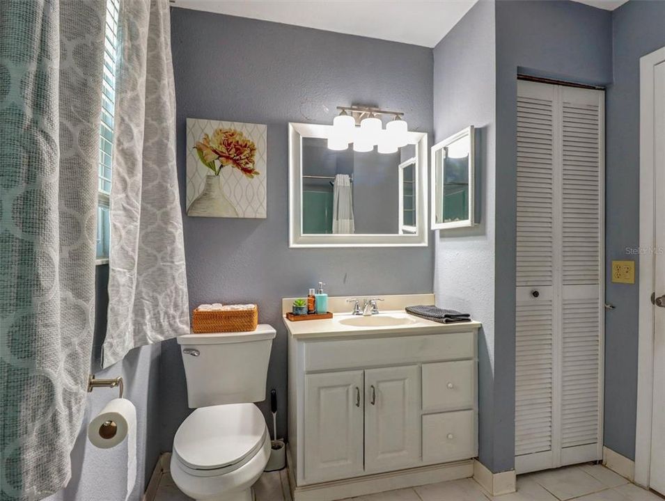 For Sale: $555,000 (4 beds, 2 baths, 1904 Square Feet)