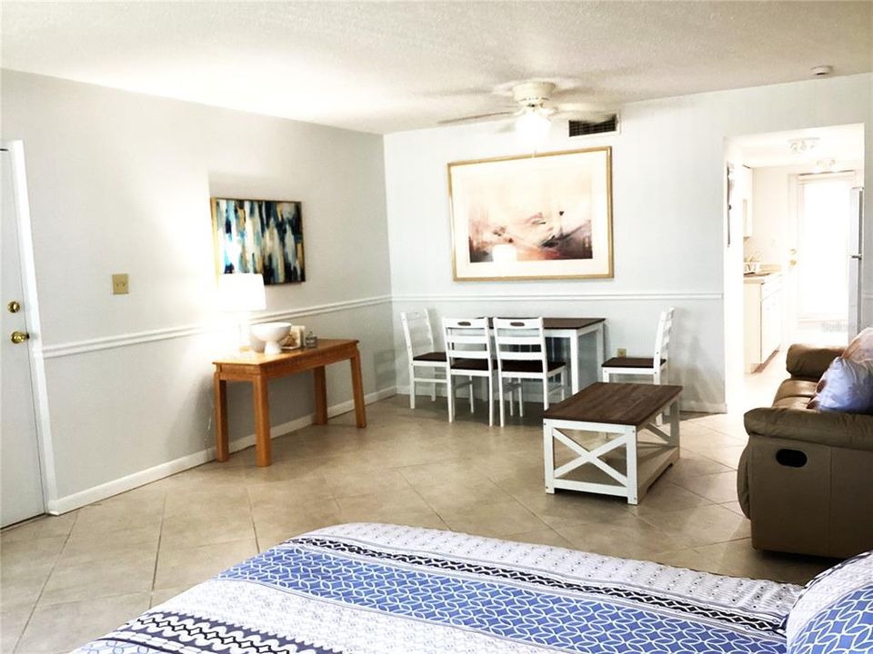 For Rent: $1,200 (1 beds, 1 baths, 530 Square Feet)
