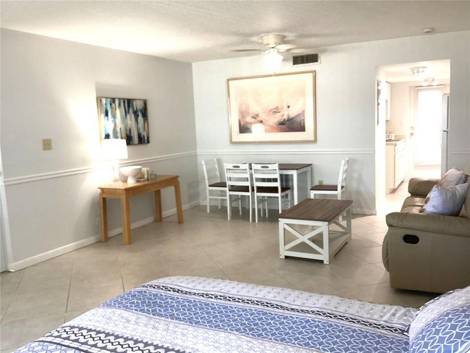 For Rent: $1,200 (1 beds, 1 baths, 530 Square Feet)