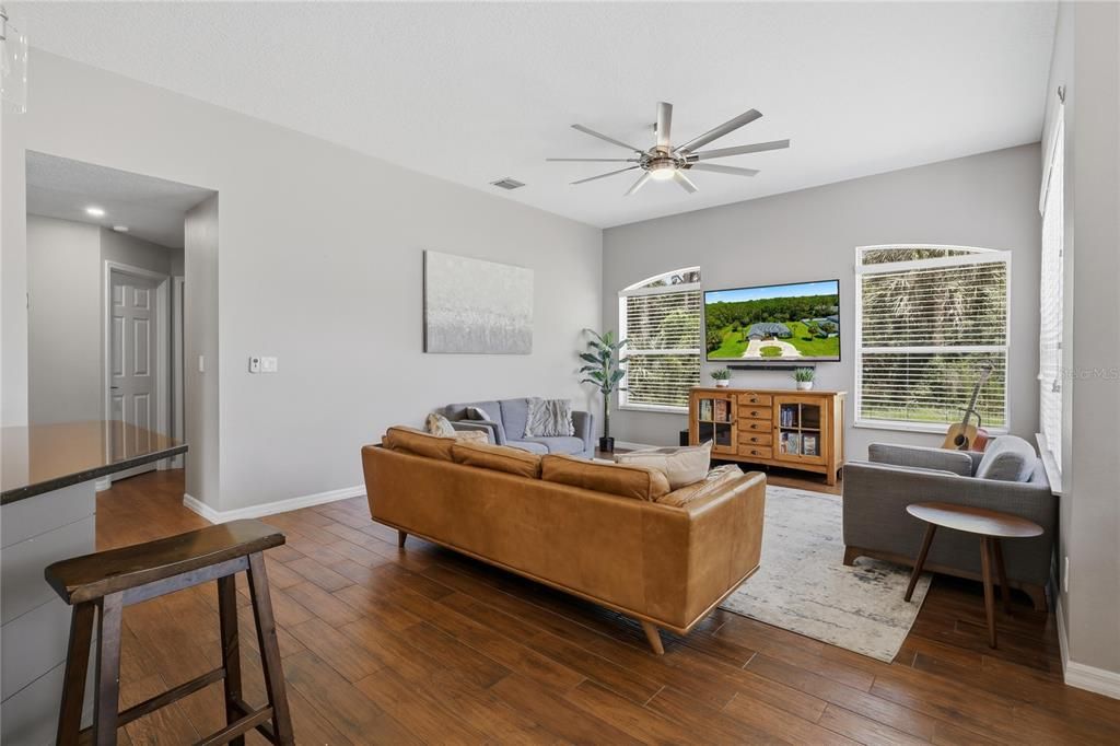 En Venta: $450,000 (4 camas, 2 baños, 2470 Pies cuadrados)