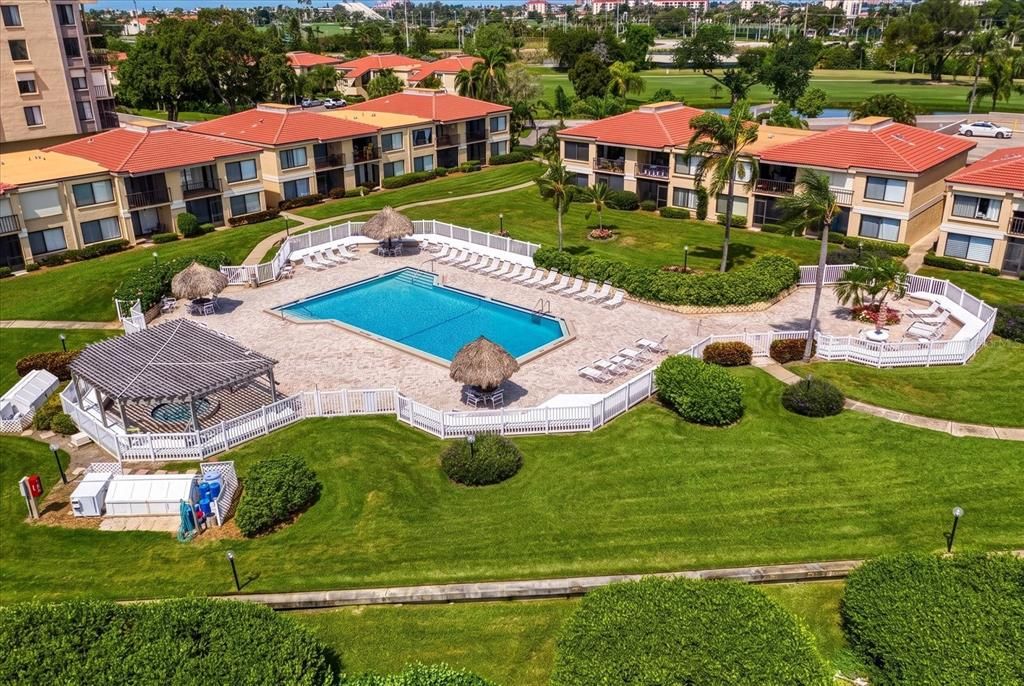 На продажу: $325,000 (2 спален, 2 ванн, 890 Квадратных фут)