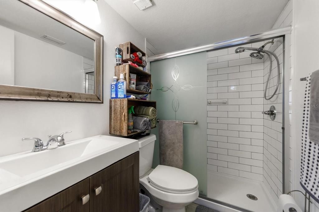 На продажу: $325,000 (2 спален, 2 ванн, 890 Квадратных фут)