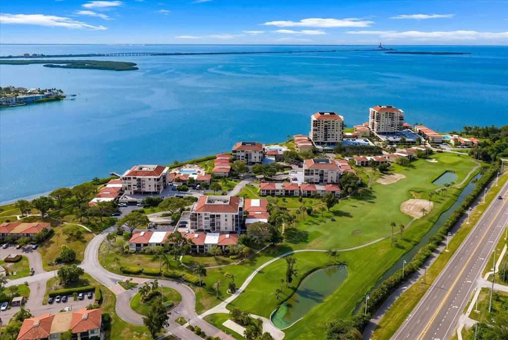На продажу: $325,000 (2 спален, 2 ванн, 890 Квадратных фут)