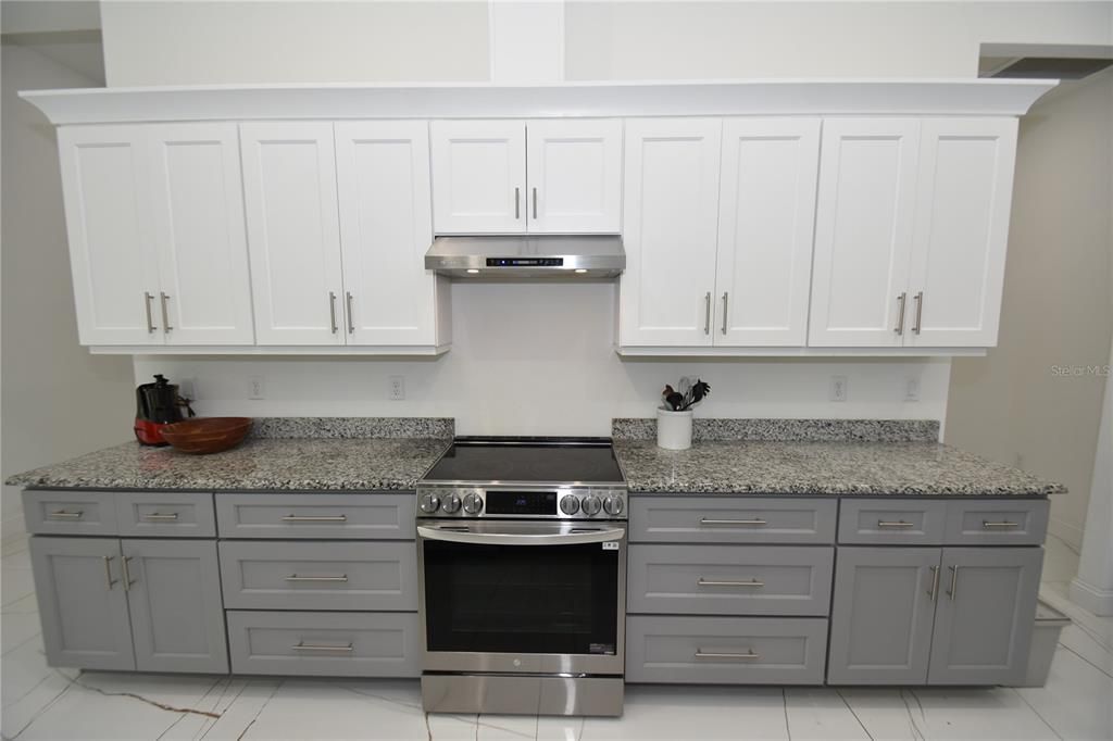 For Rent: $3,700 (5 beds, 3 baths, 2709 Square Feet)