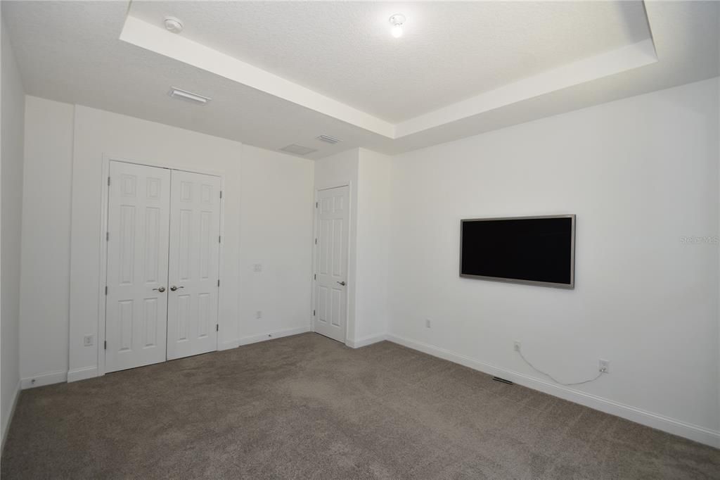 For Rent: $3,700 (5 beds, 3 baths, 2709 Square Feet)