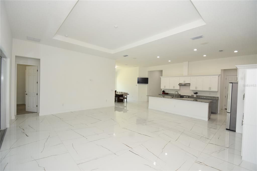 For Rent: $3,700 (5 beds, 3 baths, 2709 Square Feet)