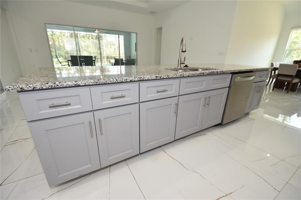 For Rent: $3,700 (5 beds, 3 baths, 2709 Square Feet)