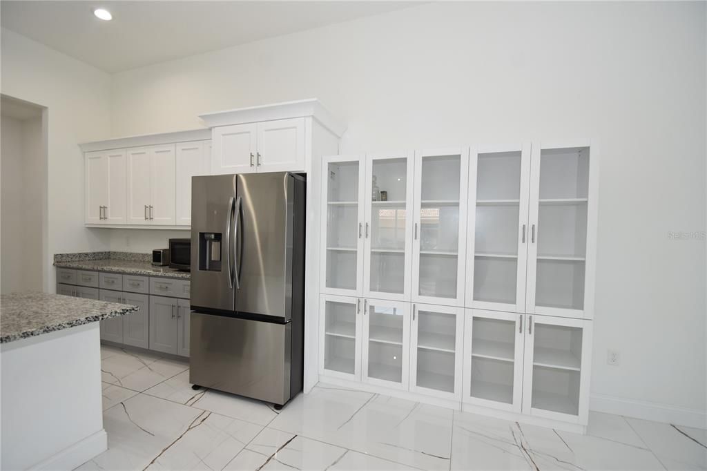 For Rent: $3,700 (5 beds, 3 baths, 2709 Square Feet)