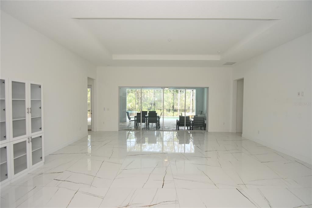 For Rent: $3,700 (5 beds, 3 baths, 2709 Square Feet)