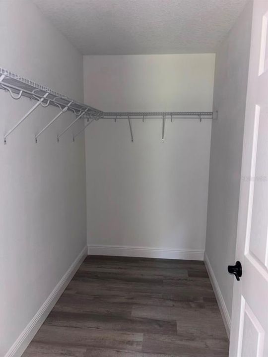Под контрактом: $239,900 (3 спален, 2 ванн, 1405 Квадратных фут)