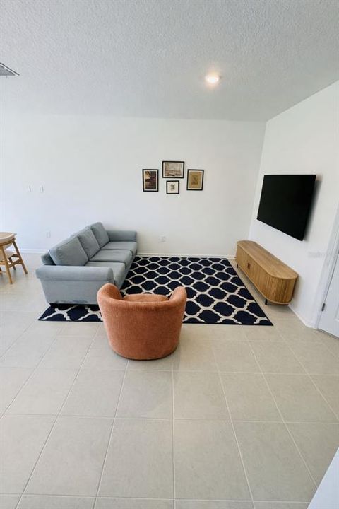 En Renta: $2,350 (3 camas, 2 baños, 1689 Pies cuadrados)